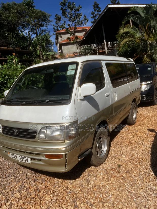 Toyota Grand HiAce G 3.0 Diesel Turbo RWD 8-Seater 2000 Ivory