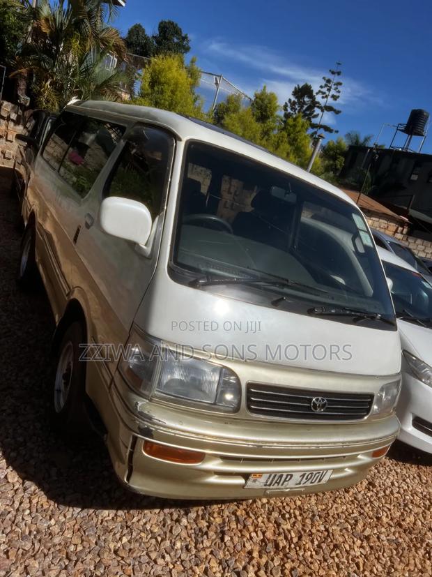 Toyota Grand HiAce G 3.0 Diesel Turbo RWD 8-Seater 2000 Ivory