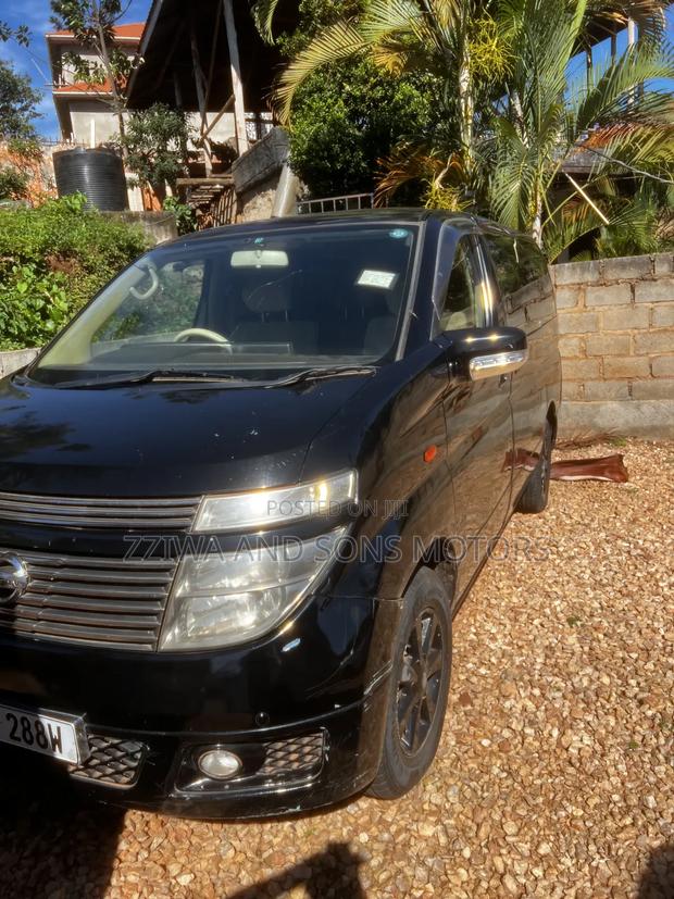 Nissan Elgrand 2000 Black