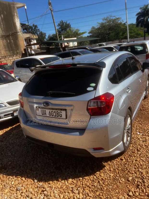 Subaru Impreza 2.0i Limited PZEV 4dr Hatchback AWD (2.0L 4cyl CVT) 2015