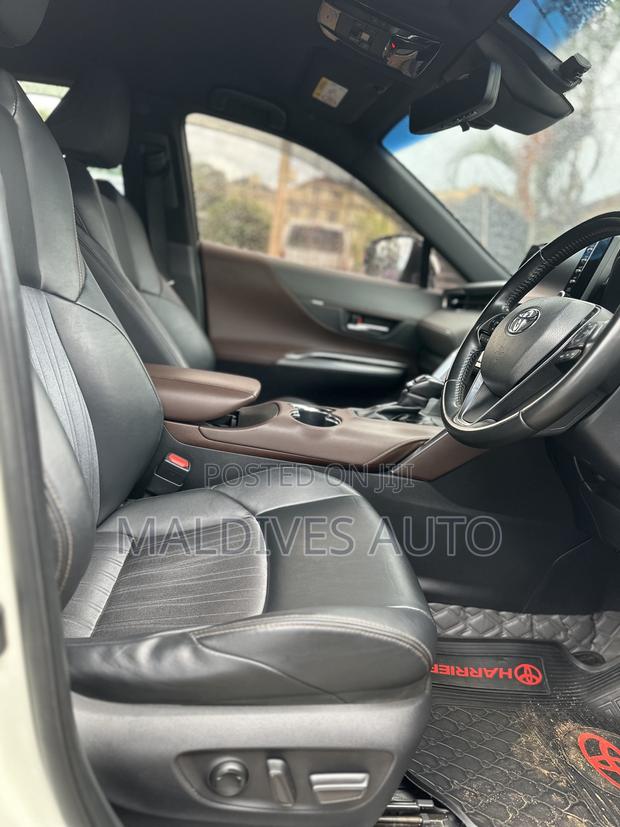 Toyota Harrier 2.0 4WD 2021 White