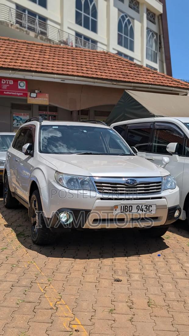 Subaru Forester 2010 Silver
