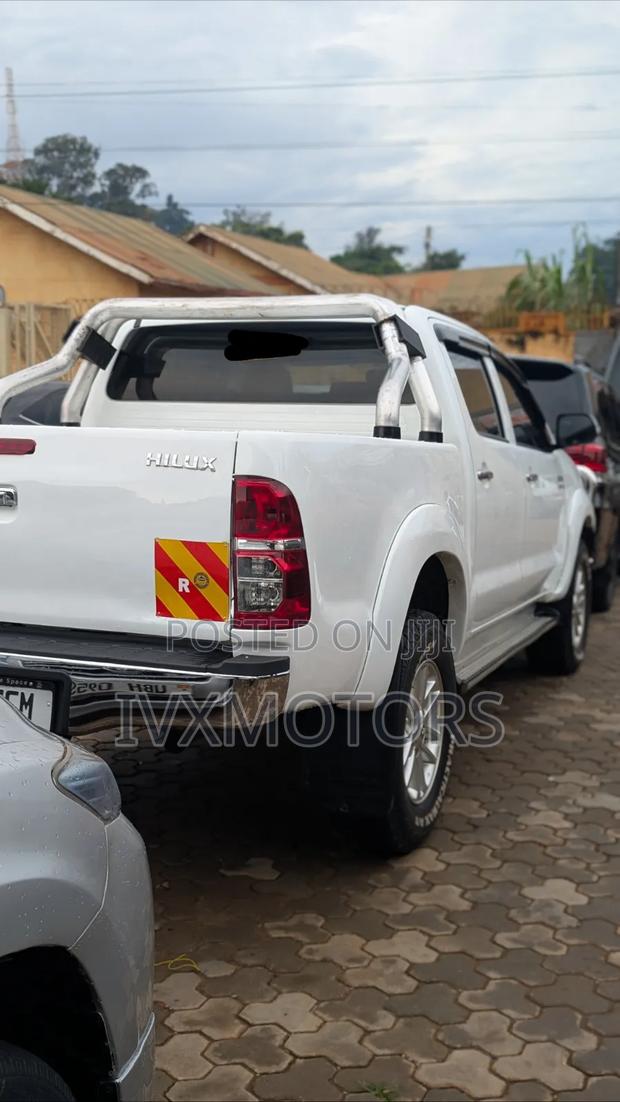 Toyota Hilux 3.0 D-4D 4x4 2013 White