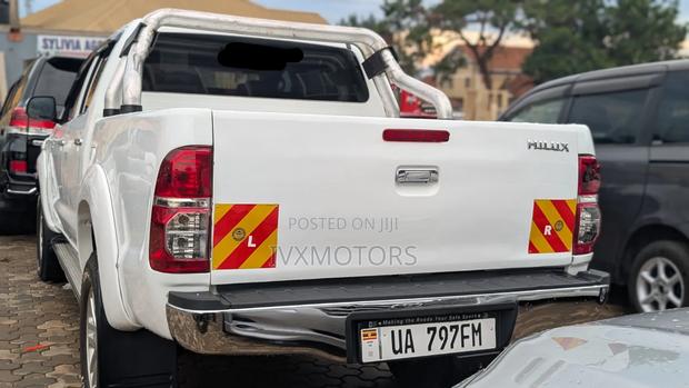 Toyota Hilux 3.0 D-4D 4x4 2013 White