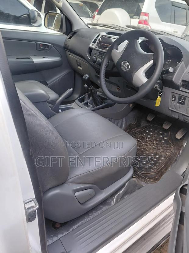 Toyota Hilux 2013 White