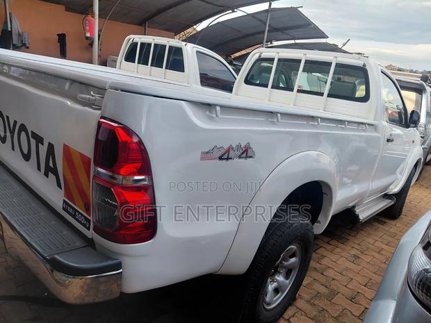 Toyota Hilux 2013 White