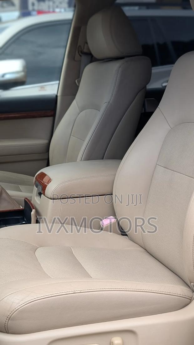 Toyota Land Cruiser 4.6 V8 ZX 2012 White
