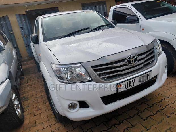 Toyota Hilux 2013 White