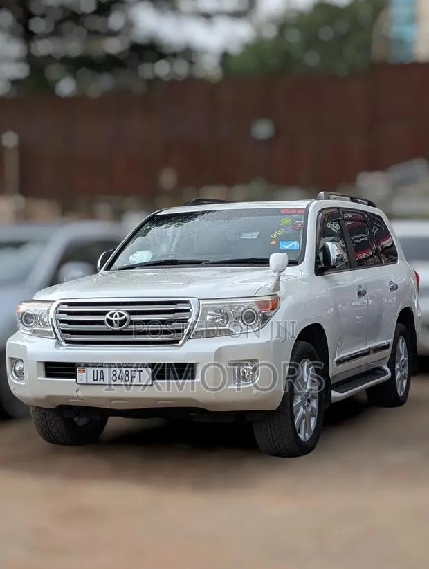 Toyota Land Cruiser 4.6 V8 ZX 2012 White