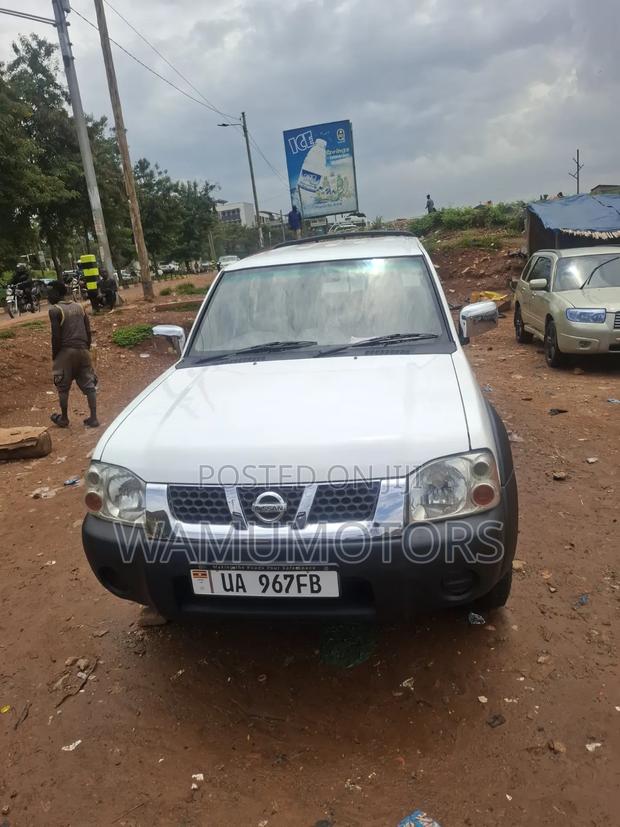 Nissan Hardbody 2011 White