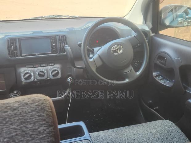 Toyota Passo 2012 Silver