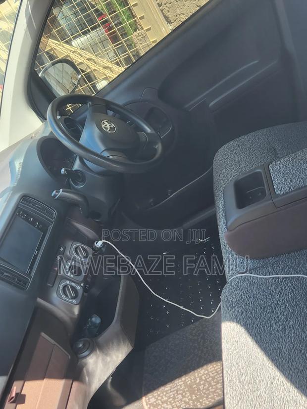 Toyota Passo 2012 Silver