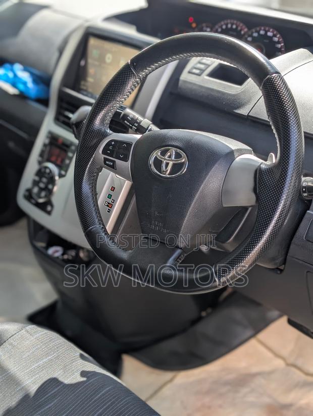 Toyota Noah 2012 White