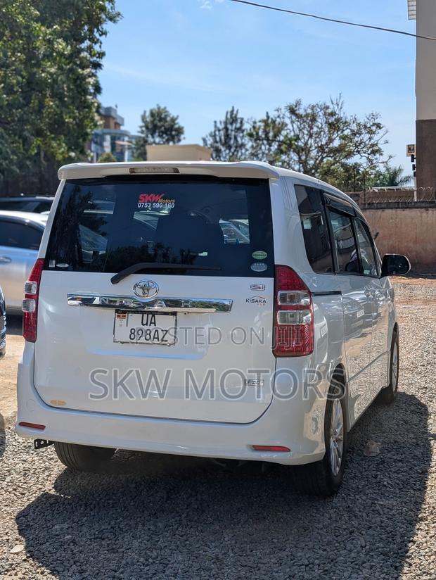 Toyota Noah 2012 White