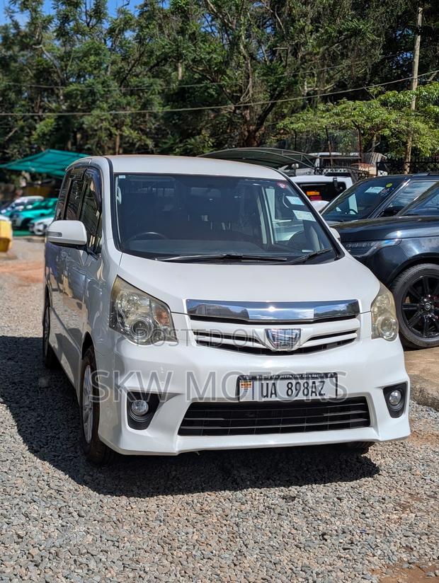 Toyota Noah 2012 White