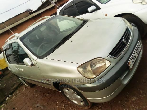Toyota Raum 1997 Silver